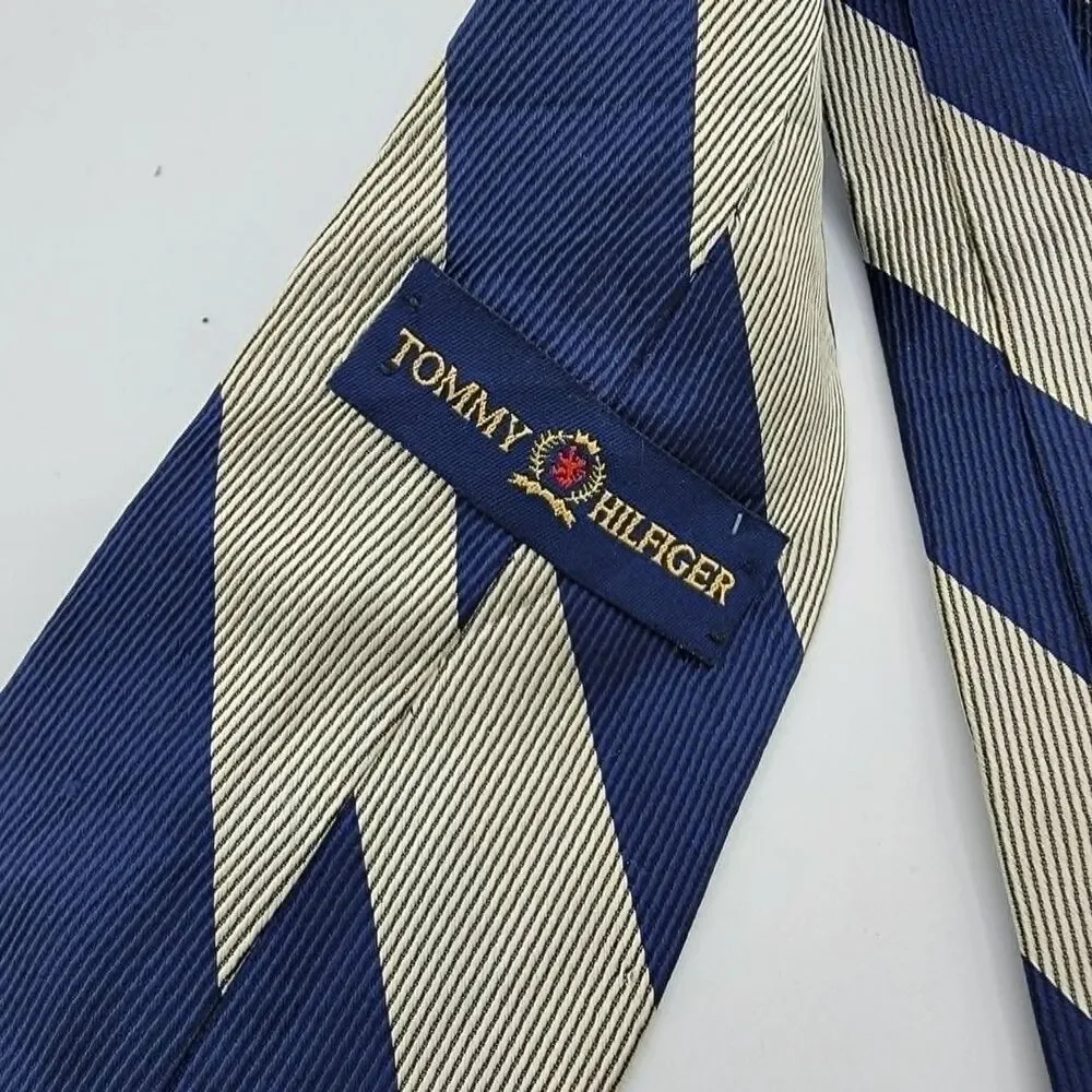 Tommy Hilfiger Men's Silk Necktie Navy Blue Silver Silk size 56 x 4